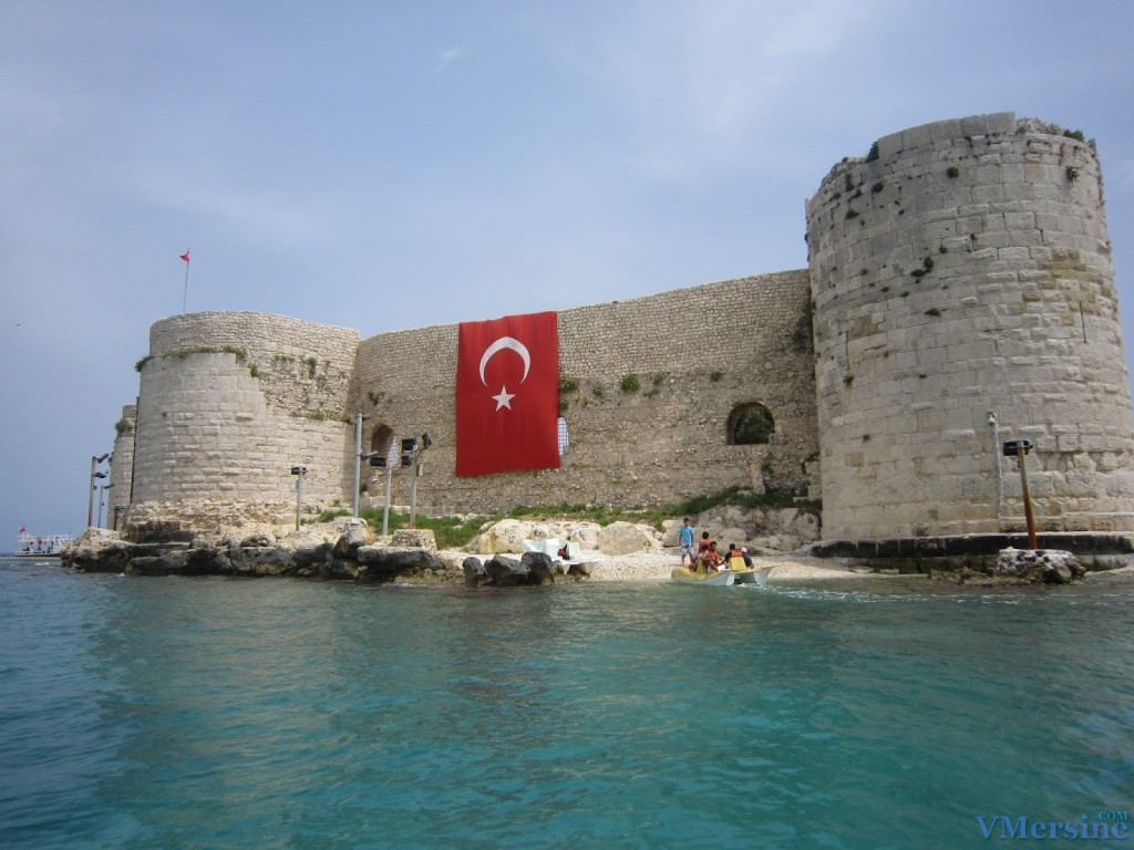 Девичий замок в Турции в Мерсине