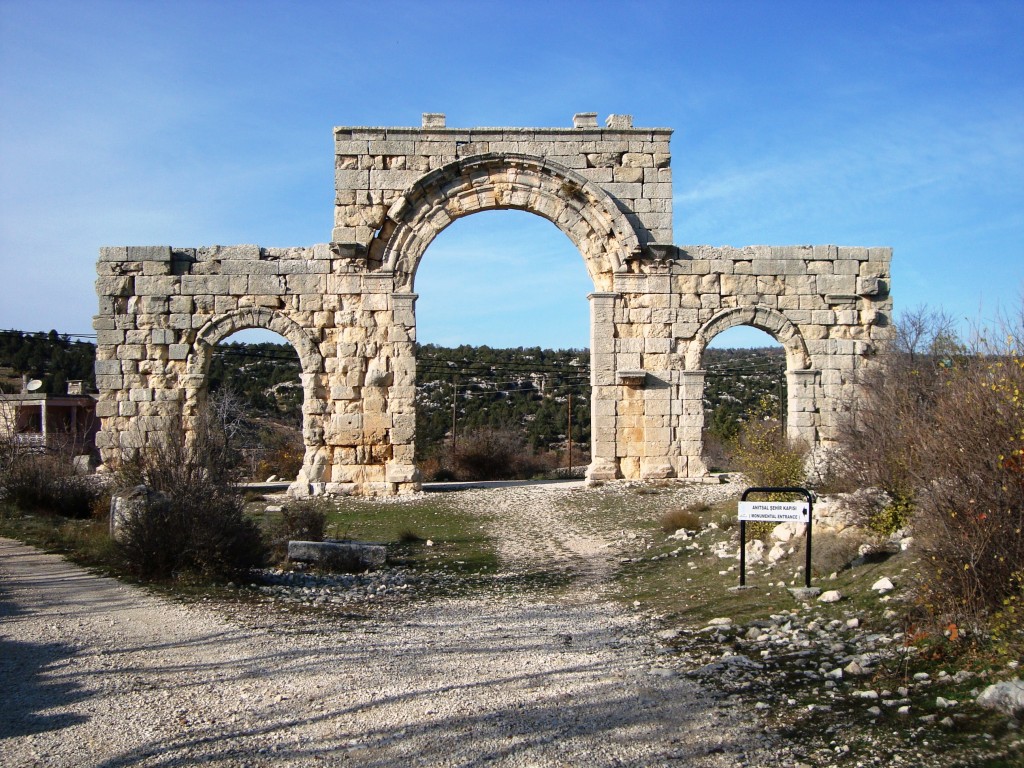 Uzuncaburç (Узунджабурч) в Силифке, в Мерсине 